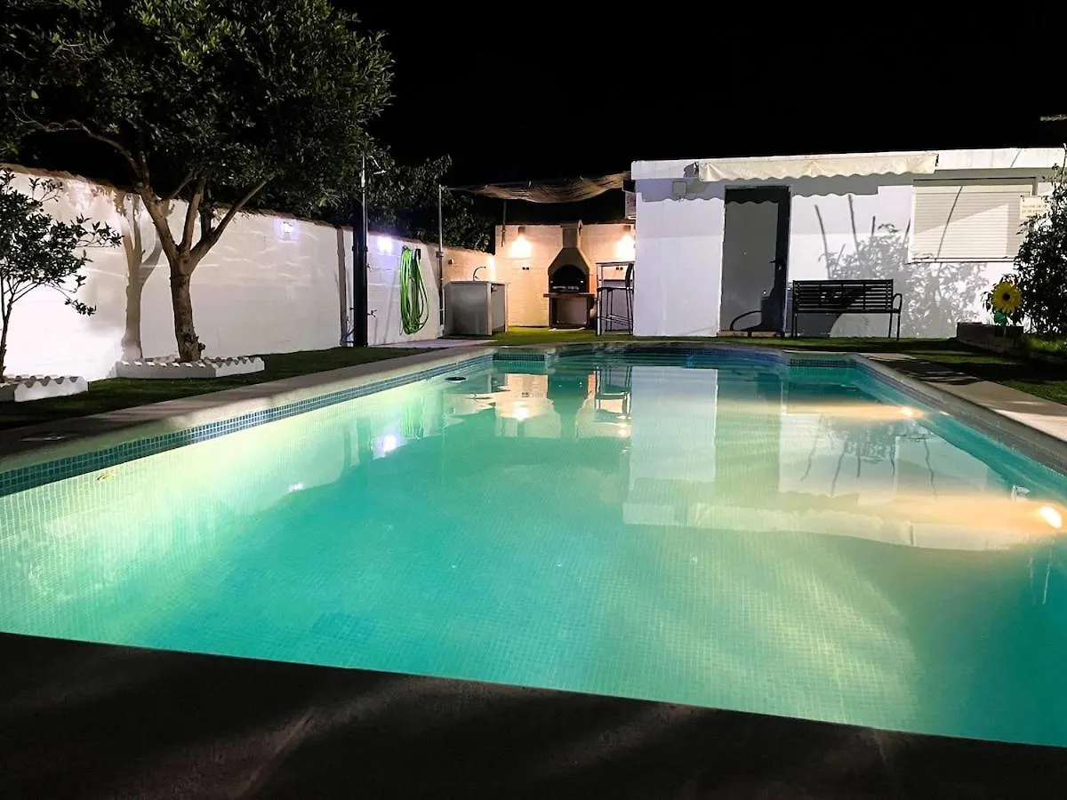 Chalet Familiar Relax Con Piscina 치클라나 데 라 프론테라 0*,  스페인