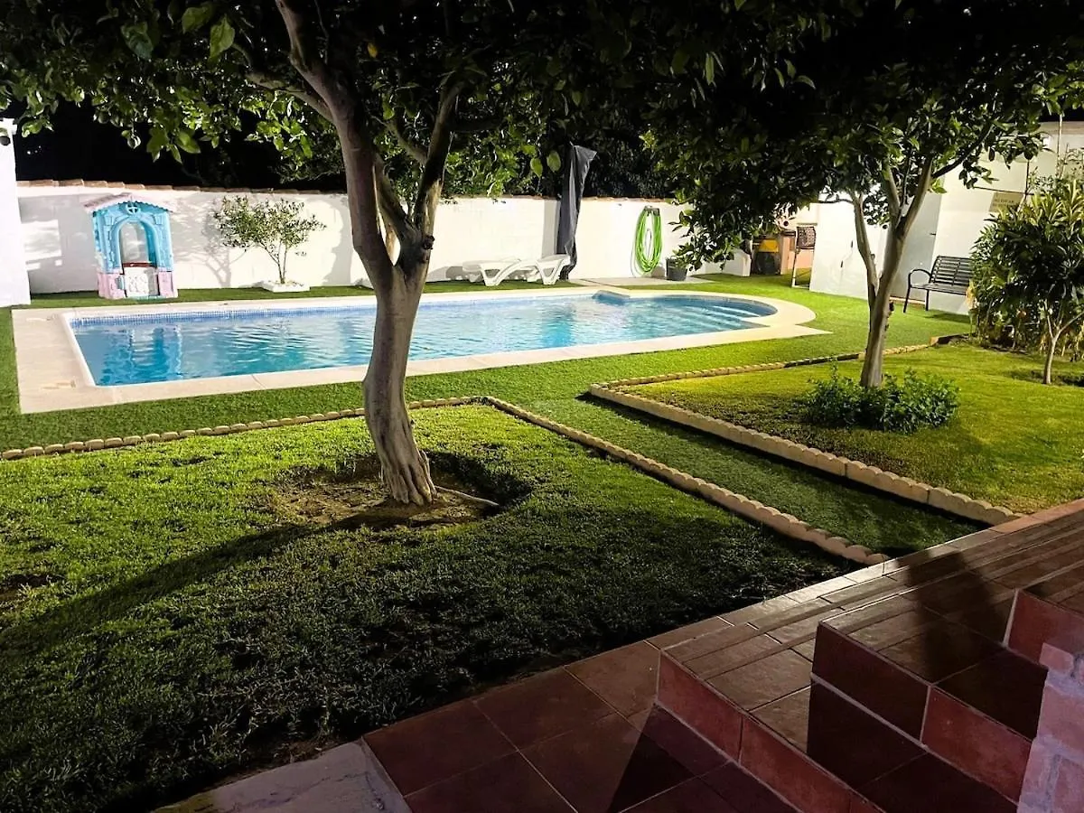 Chalet Familiar Relax Con Piscina 치클라나 데 라 프론테라 펜션
